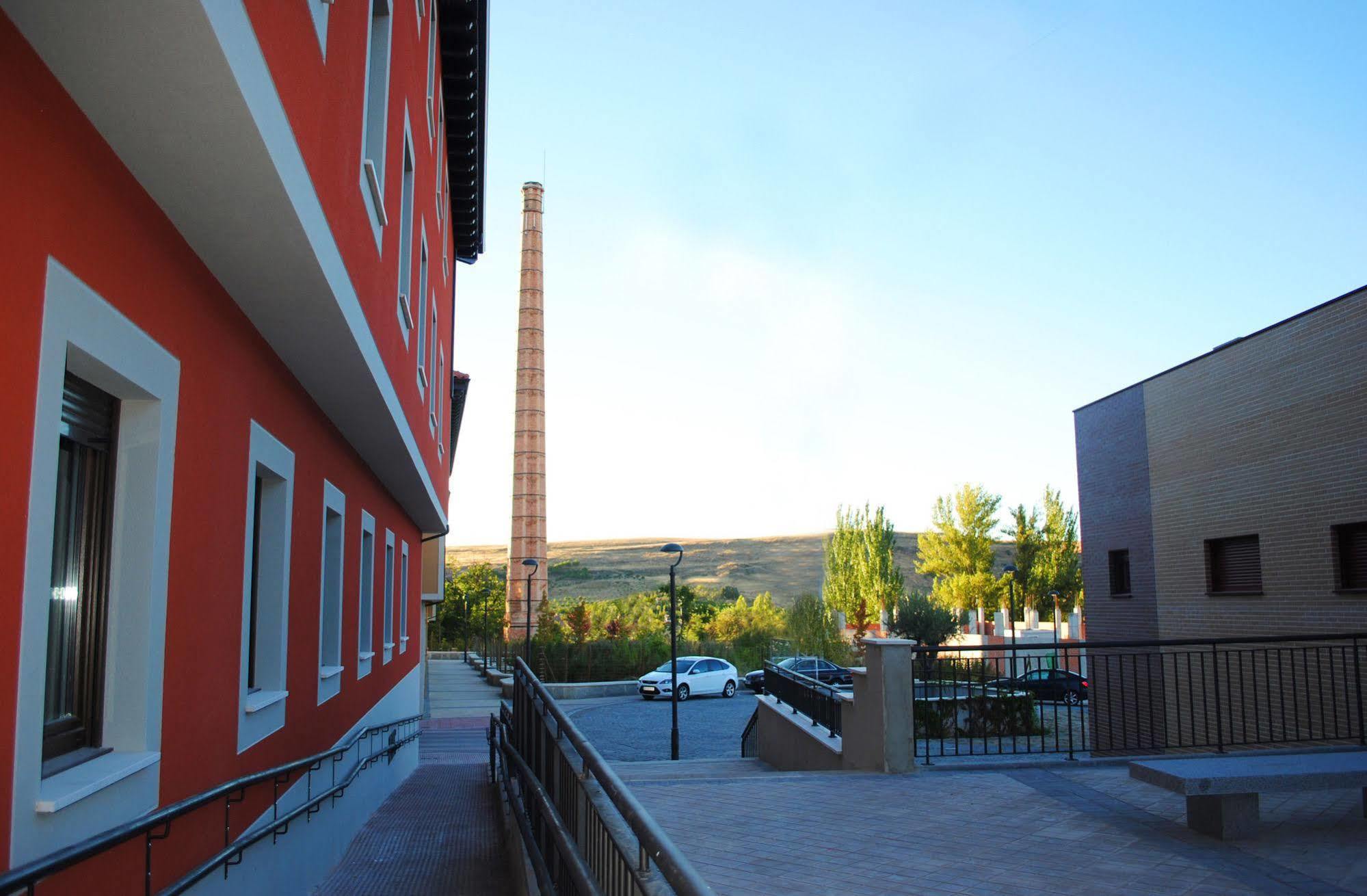 The Factory Residence Hall เซโกเวีย ภายนอก รูปภาพ